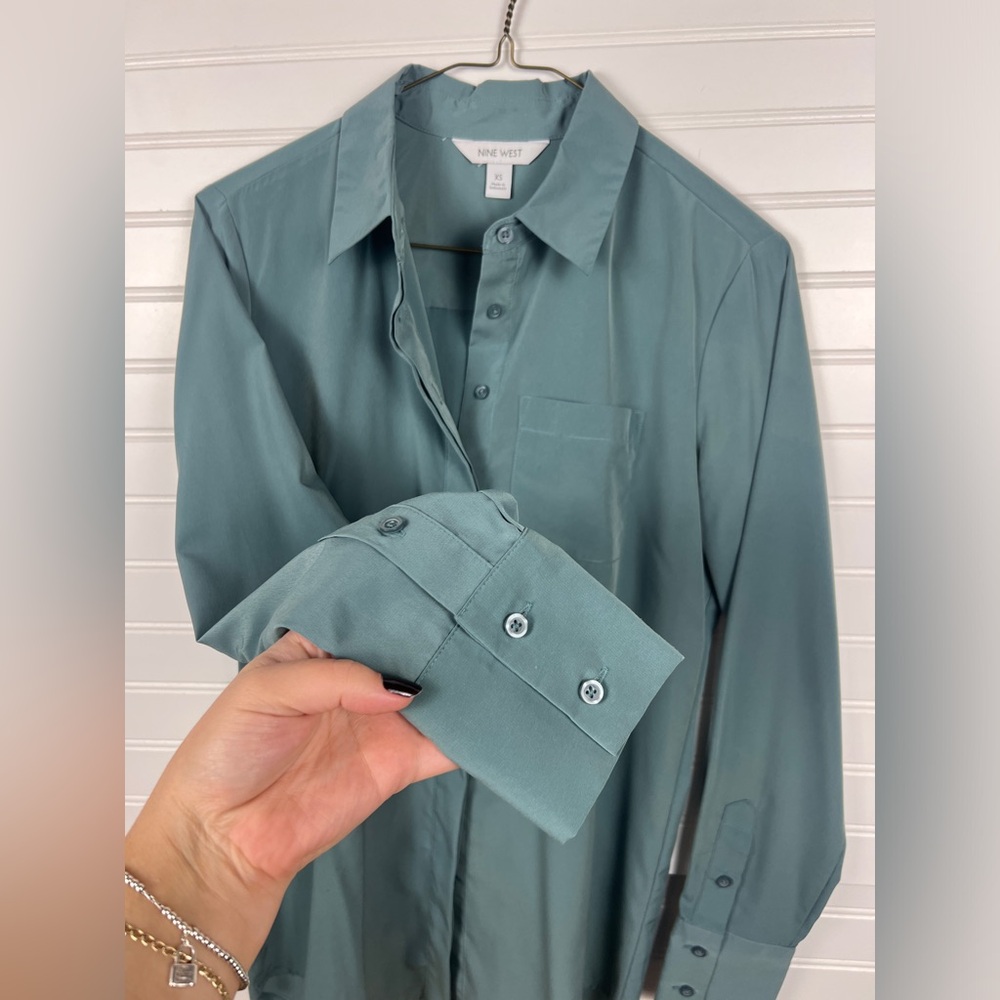 Nine West Women’s blue/green button down Shirt - Picture 4 of 5